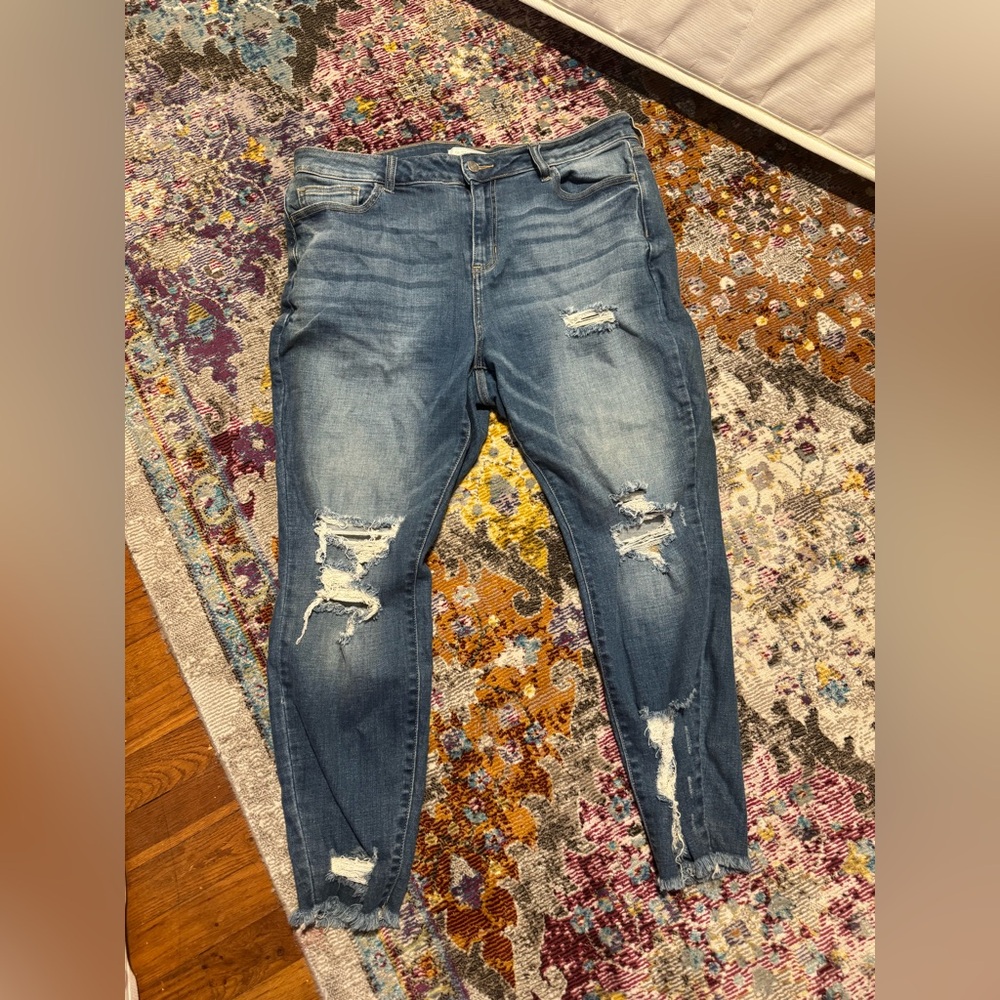 Glitzy Girlz Boutique Distressed Jeans